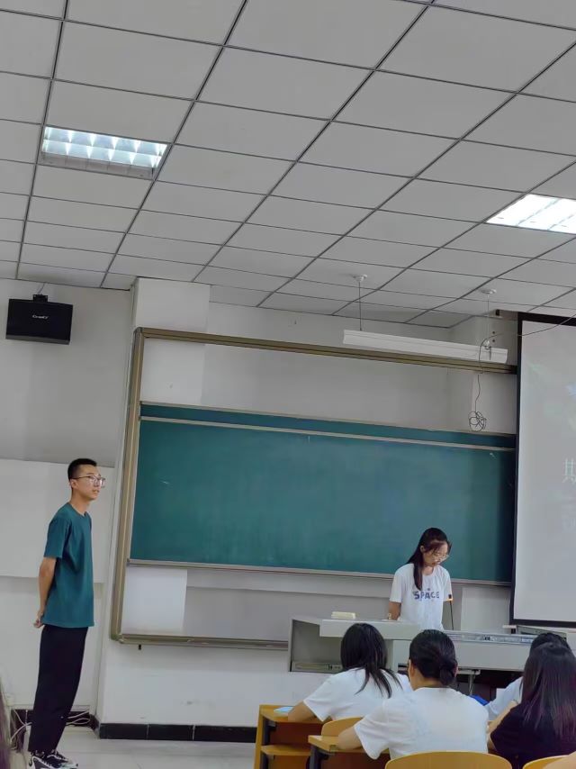 【辅导员说完满】期末“吐槽”我来说——经济与管理学院2022级辅导员说完满活动