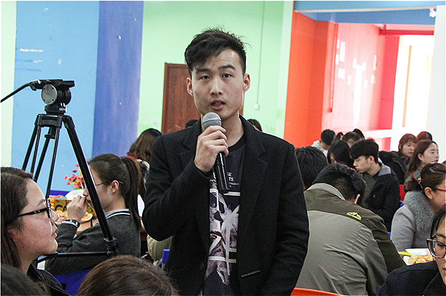本学年学生社团指导教师座谈会成功召开