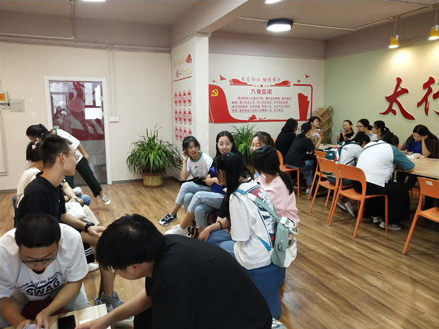 【完满班级】筑梦青春 境遇经管新常态——经济与管理学院九月完满班级活动纪实（一）