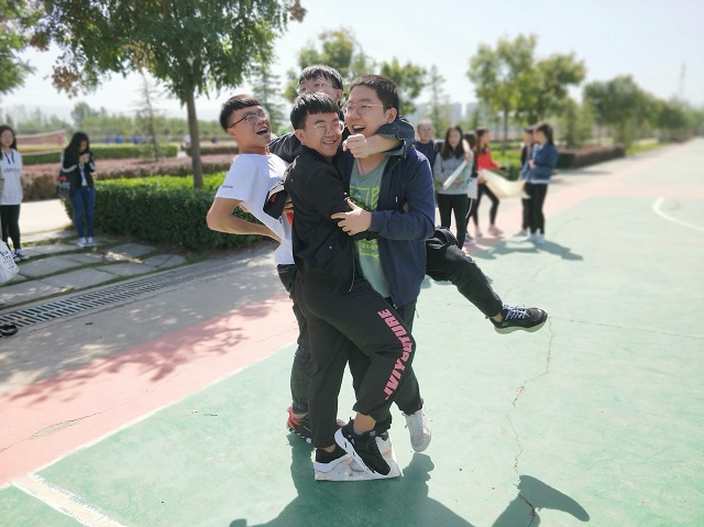 【完满班级】趣味运动  乐享生活——淬炼商学院九月完满班级主题活动（四十三）