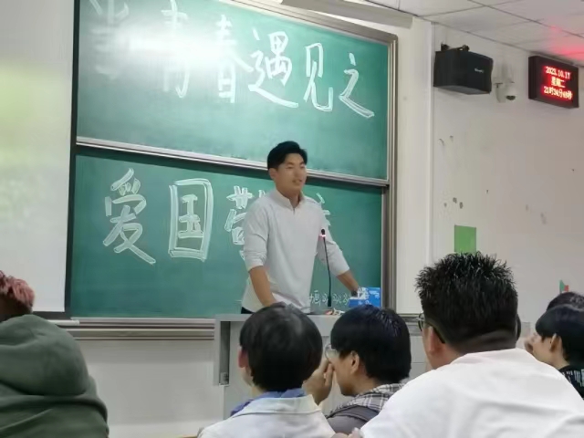 青春无畏——艺术传媒学院十月辅导员说完满活动集锦
