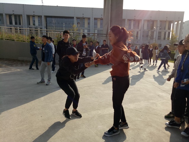 【完满班级】奔跑吧!兄弟们！——淬炼商学院举办“体”味青春主题活动（十六）