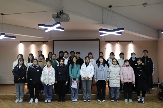 今天我们来玩儿把角色互换——经济与管理学院&商务英语学院开展“‘记’录盛世繁华景 聚焦璀璨幕后‘者’”记者节主题系列活动