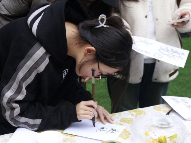 学长计划第1114期:“布”期而遇 扎染生花——“学长计划·百花讲堂”第149期“扎染色彩 传承技艺”