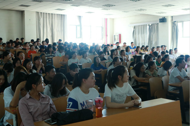 【辅导员说完满】以青春之我 绘制绚丽职场人生——经济与管理学院2016级“筑梦青春 扬帆起航”学涯规划年级会