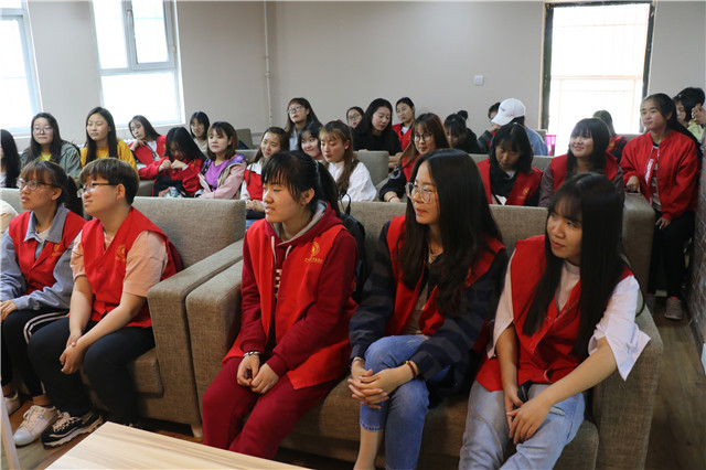 市民课堂第277期：读万卷书 行万里路——外语系开展“外语加油站”公益系列活动