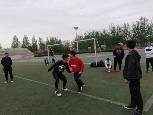 【完满班级】游戏碰撞 唤醒童心——数据1801班“经典重温 回味童年”举办沙包游戏活动