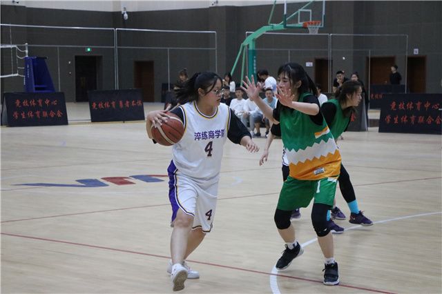 第十三届“至强杯”女子篮球联赛圆满落幕