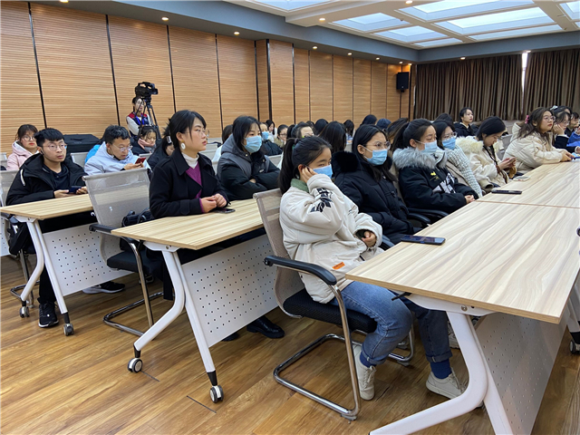 第三十六期“创客视界”传媒沙龙：百名学子领略剪辑技巧