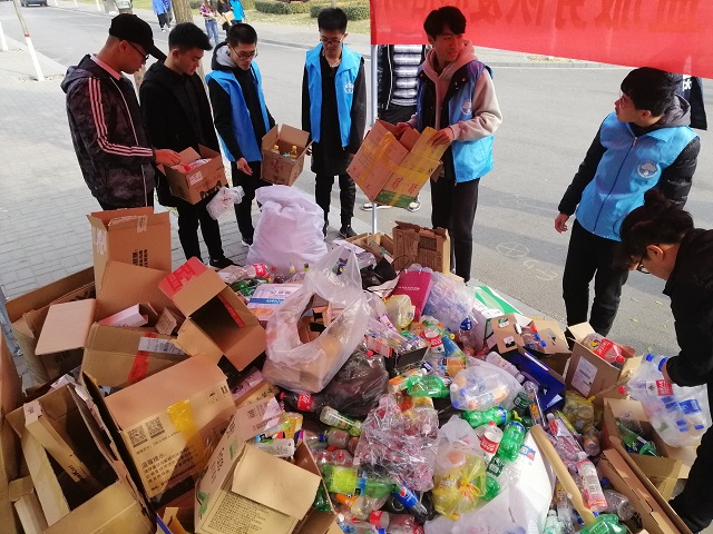 【完满班级】传递爱心 人间温馨——计科1802班“爱满人间 情暖人心”活动