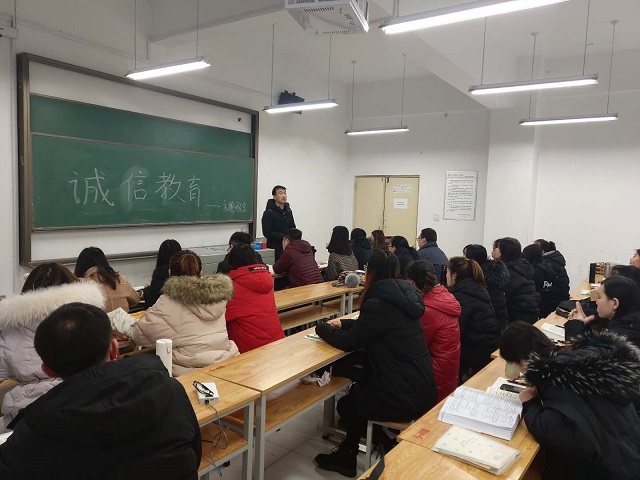 【主题团日】提高文明素质 严肃考风纪