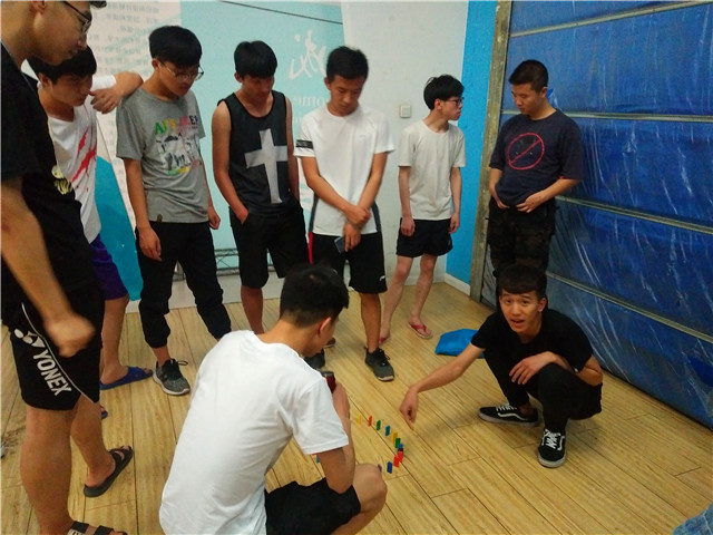 【完满班级】风雨同担当 比肩共完满——智能工程学院自动化1601班举办“同担当共完满 魅力多米诺”完满班级活动