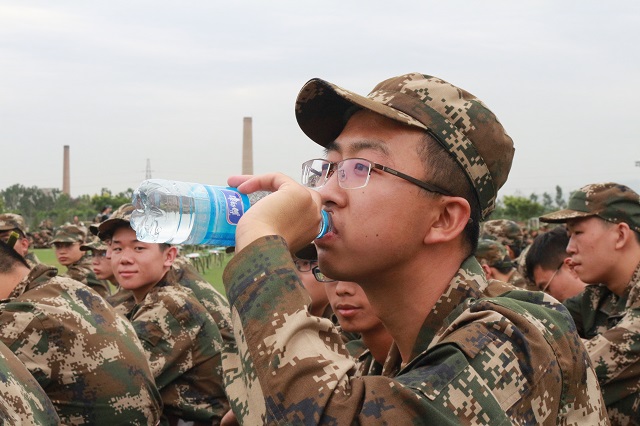 愿你最后身着迷彩  面朝圣光