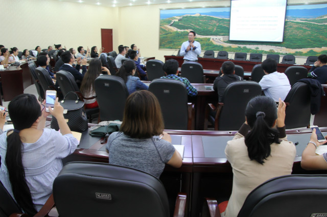 江西理工大学材料学院党委副书记饶先发莅临交流指导