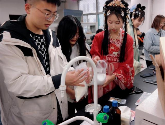 【完满团支部】气味图书馆——经济与管理学院数管2202班完满团支部活动