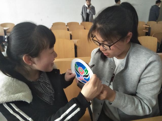 脸上的艺术 不朽的文化——机电工程系首届“绘京剧脸谱 扬国粹精神”绘脸谱大赛
