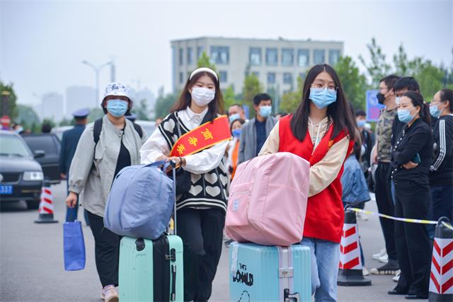 【迎新纪实】以“心”迎新 学生志愿者助力我校2021年迎新工作