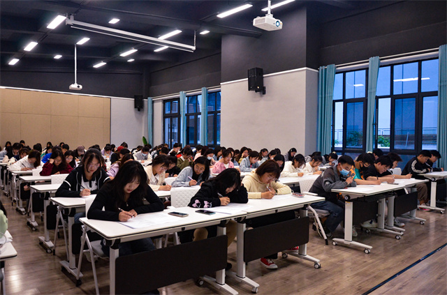 学霸团中谁最强 擂台赛上争高低——淬炼·国际商学院首届学霸团比赛