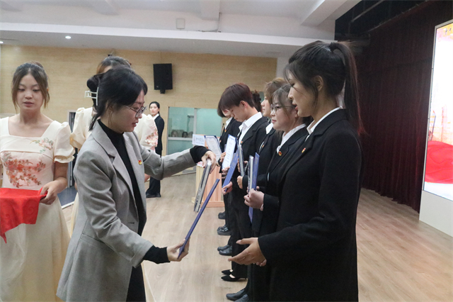 薪火传承守初心 凝心聚力担使命——商务英语学院第十届学生组织答谢会暨第十一届学生组织见面会