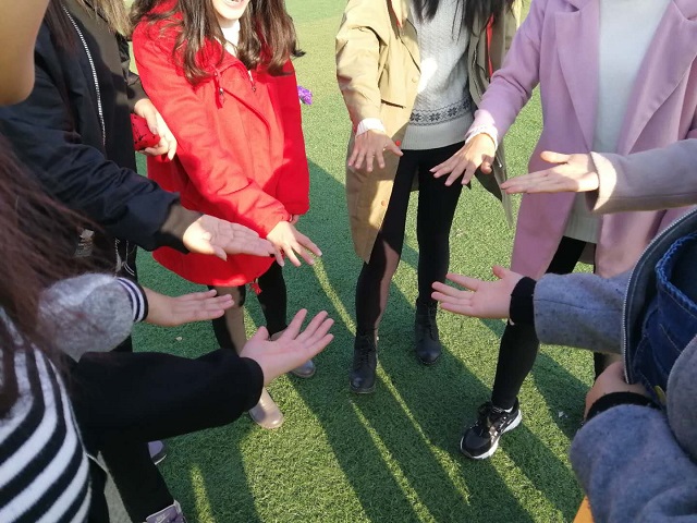 【完满班级】爱心零距离 暖情传天下——淬炼商学院“善”行青春主题活动(三十二)