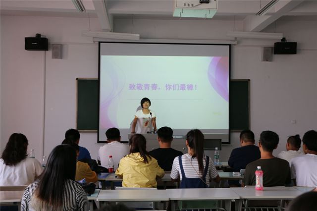 【辅导员说完满】艺术传媒系辅导员说完满之“祝福青春”