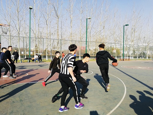 【完满班级】跳动的篮球 友谊的桥梁———软件1802班与软件1801班篮球友谊赛