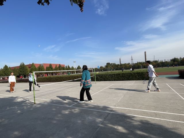 【完满班级】团结拼搏 奋斗不息——艺术传媒学院数字媒体2002班举办团体羽毛球活动