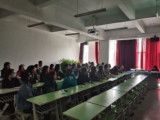 【完满班级】相约春天 让雷锋精神在校园闪光——艺术传媒学院视觉传达2002班“学习雷锋 弘扬精神”完满班级活动