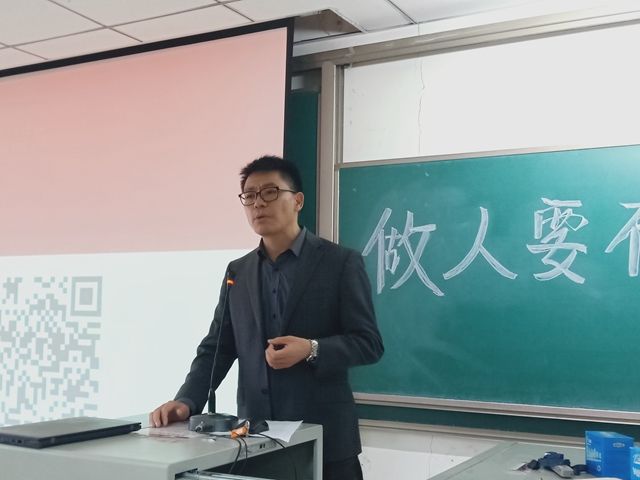 【辅导员说完满】做人要有大格局——淬炼商学院“辅导员说完满”专题活动（十）