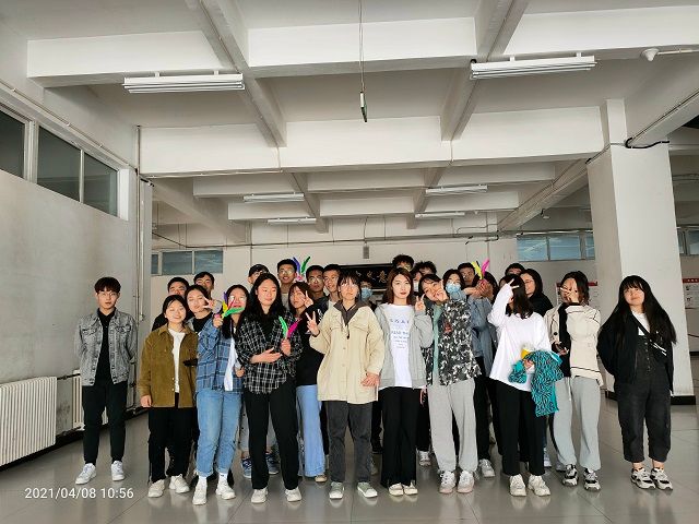 【完满班级】强身健体听党指 翔翎争雄行党则——艺术传媒学院环设2004班毽球大比拼