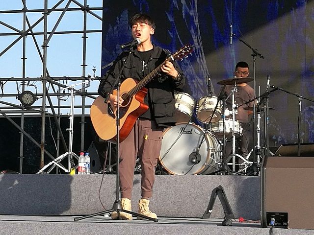 【音乐节·无边】摇滚“无边” 青春亦“无边”