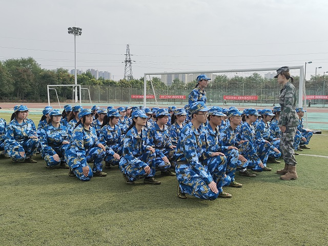青春与迷彩 同频共振