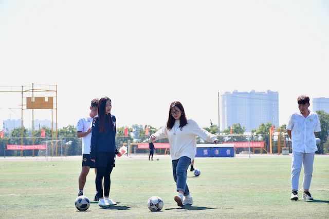 赛场风云 点燃激情——艺术传媒学院第九届“情艺杯”五人制男女足球大赛