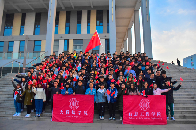 旋律谱写新世纪 颂扬改革开放四十年