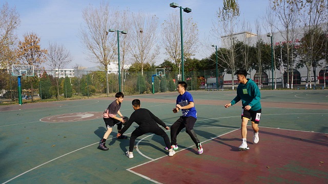 闪光的信院第262期:绿茵场上“篮”不住的闪光少年