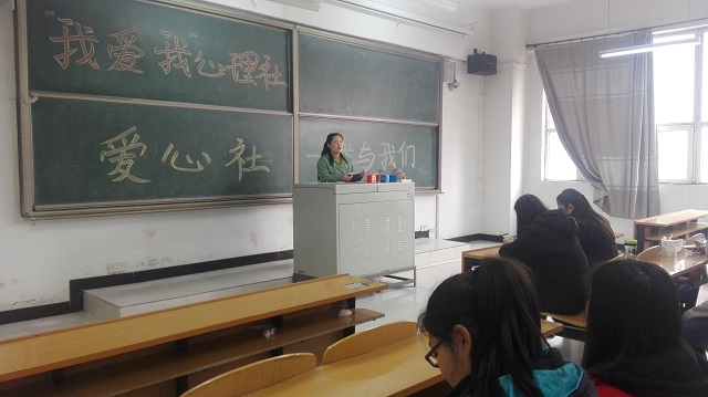 【社团快讯】爱心社和“我爱我”心理社举办时光论坛活动
