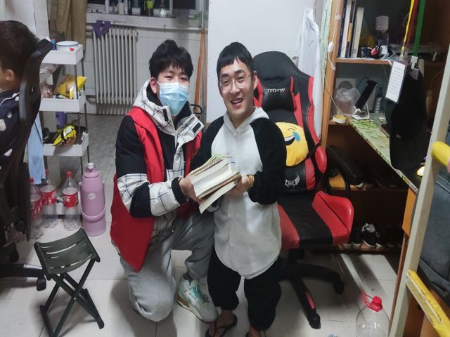 守望相助抗疫情 关爱关怀现真心——食品与环境学院走访宿舍活动