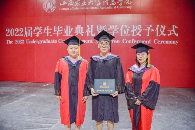 艺术传媒学院举行“2022届学生毕业典礼暨学位授予仪式”