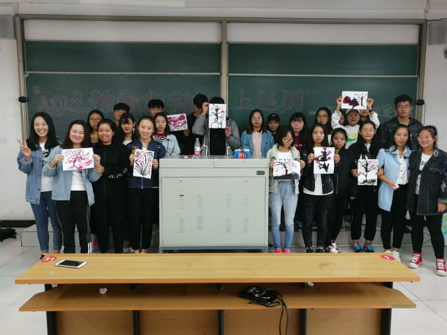 【完满班级】一层秋雨一抹纸香 心若向阳不负流年——经济与管理学院九月完满班级活动纪实（三）