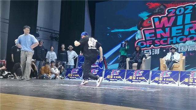 专访舞者张鑫磊 郭华 王浩志:“我们代表信院街舞出战!”