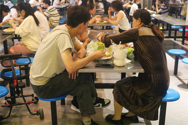 【迎新纪实】今天 迎新与教师节撞了个满怀——商务英语学院迎新纪实