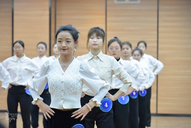 9次课程、14小时、810分钟 见证58名学员的完美蜕变——2021-2022学年校院两级礼仪培训结业考核