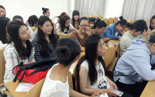 我为艺术狂——外语系“品戏剧·论古今”完满班级系列活动