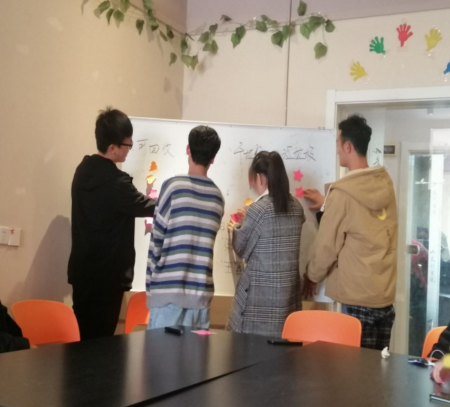 【完满班级】数据1802班“公益同行”垃圾分类小课堂