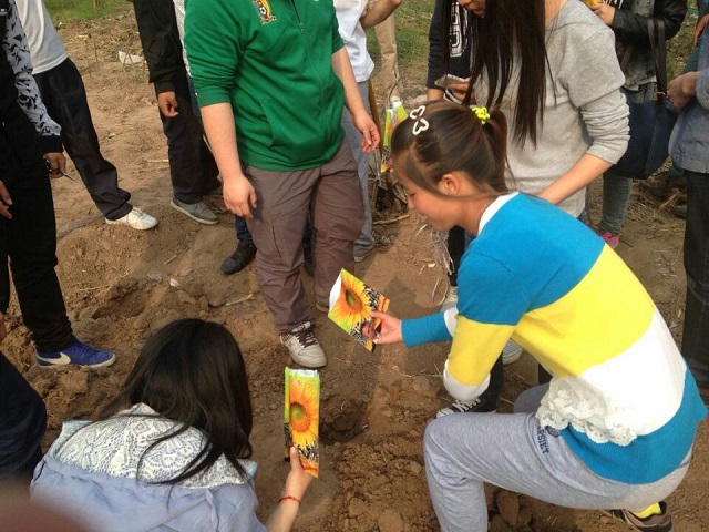 充满希望的“QQ农场” ——记信工系学生自主农场实践基地之卓越农场