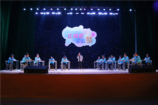 在乌马河剧院的星辉斑斓里放歌——院学生会举办第57期乌马河周末文化广场“正青春·多彩梦”主题晚会