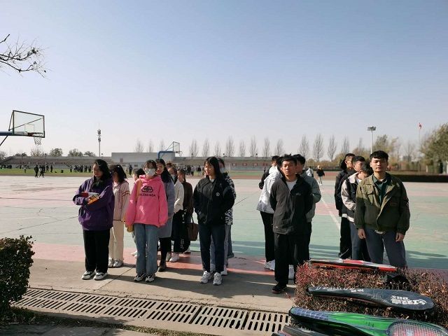 【完满班级】朝气蓬勃 羽动你我——艺术传媒学院数字媒体2002班举办羽毛球比赛活动