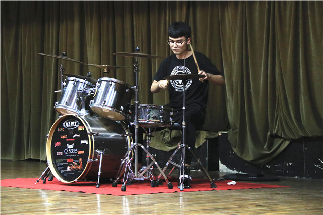 【辅导员说完满】音乐畅想青春 摇滚魅力无限——大数据学院、信息工程学院2017级举办辅导员说完满