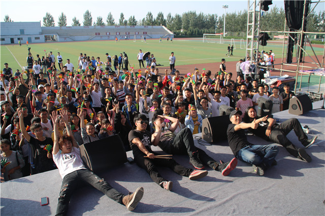 【音乐节·无边】摇滚  舞动在上帝指甲上的生命——“2017 无边”第五届校园摇滚音乐节感想