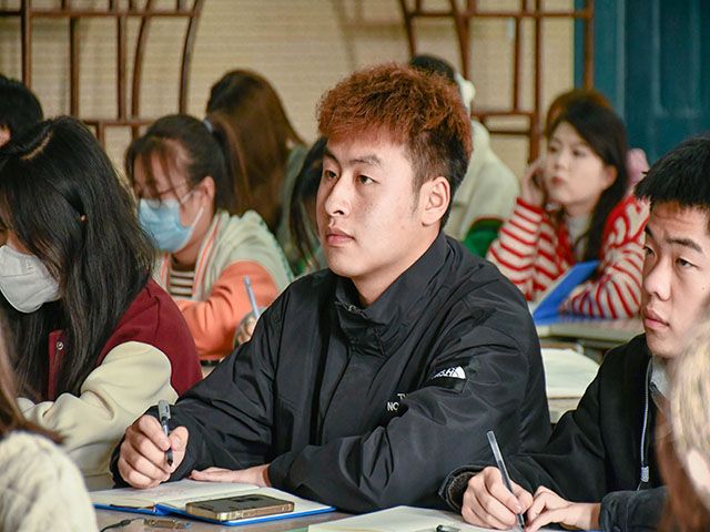 用相机赋予热爱生命 用心去创造景深——青马工程雏鹰班第二讲